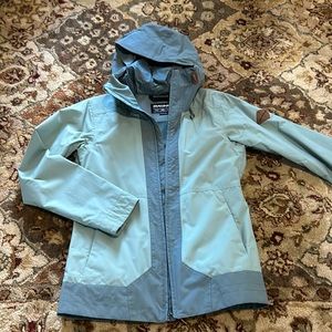 Women’s lightweight ski jacket. Light grey green.